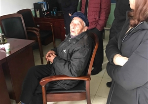 老人迷路求幫助，宗保隊員來(lái)幫助 --惠南市容把迷路老人送回家