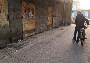 拒收賄賂樹(shù)正氣 堅持原則受表?yè)P --高行市容隊員拒收賄賂