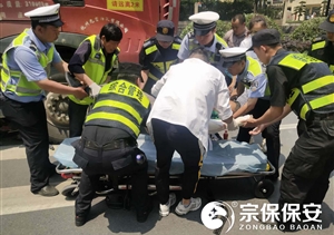 路遇交通事故，特保出手相助----閑林項目救助車(chē)禍傷者