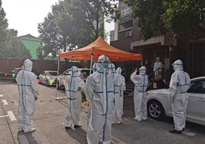 宗保公司協(xié)助街鎮做好核酸檢測秩序維護工作