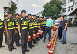 黃山區城市管理行政執法局領(lǐng)導慰問(wèn)宗保隊員